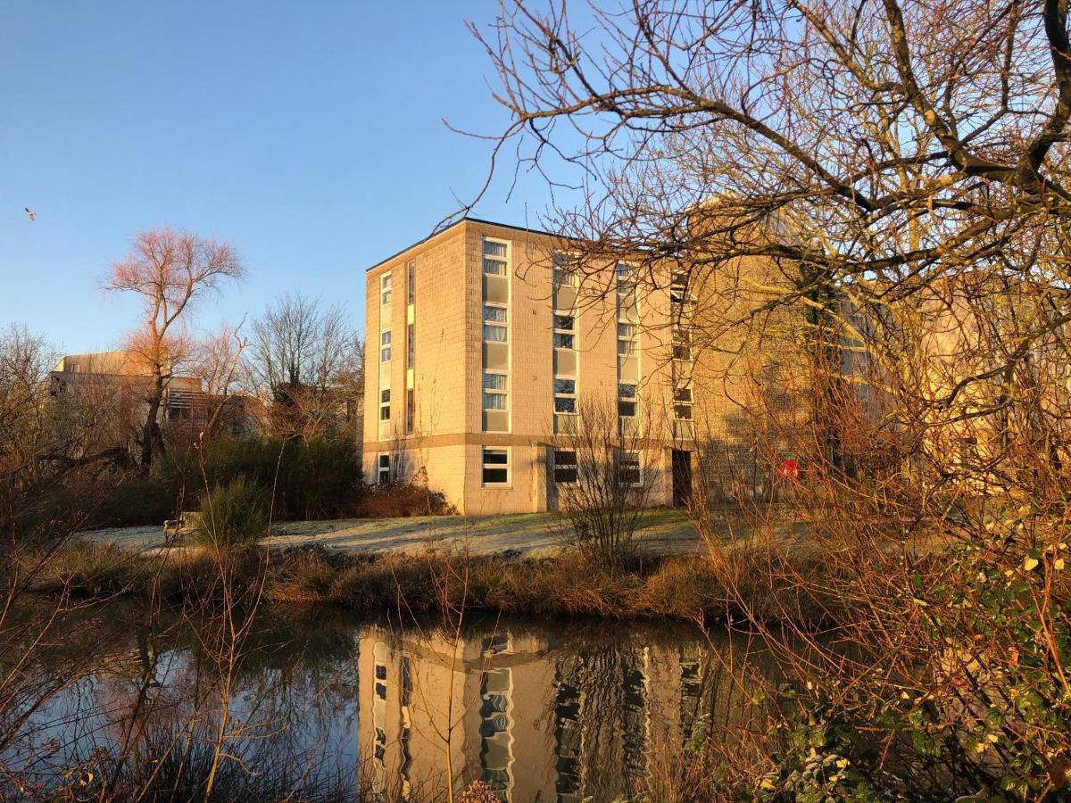 Keynes College 3*